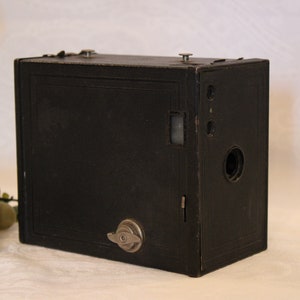 Authentic Eastman-Kodak Brownie Camera circa early 1920&#39;s