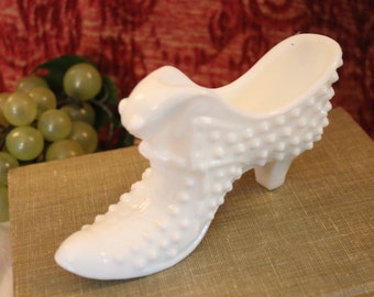 Fenton Milk Glass Hobnail Cat Slipper Shoe in Excellent Condition