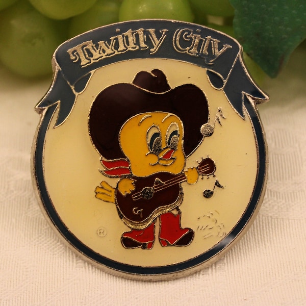 Vintage Twitty City Souvenir Tweety Bird Belt Buckle - Conway Twitty, Country Music, Enamel, Great Condition