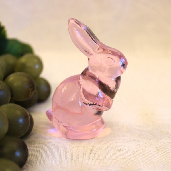 Fenton Art Glass Miniature Bunny Rabbit Figurine - Pink! in Excellent Condition