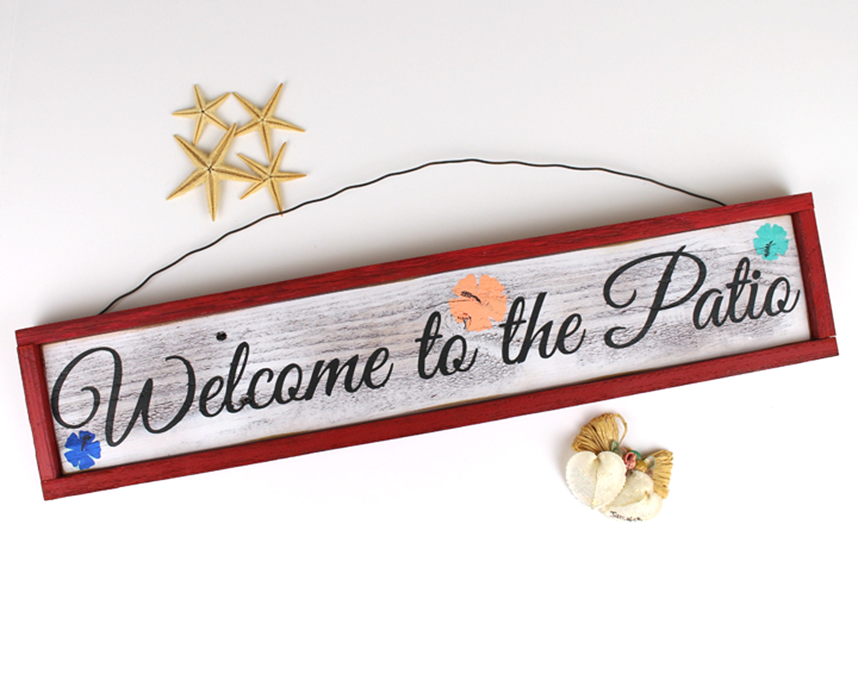 Bienvenido al cartel de Patio enmarcado hecho de madera | Etsy