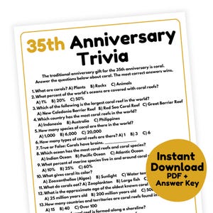 Könnte beinhalten: Ein druckbares Korallen-Quiz mit 13 Fragen und Multiple-Choice-Antworten. Das Quiz ist für eine 35-jährige Jubiläumsfeier konzipiert. Der Hintergrund ist gelb und weiß mit einem goldenen Kreis um die Worte "Sofort-Download PDF + Lösungsblatt".