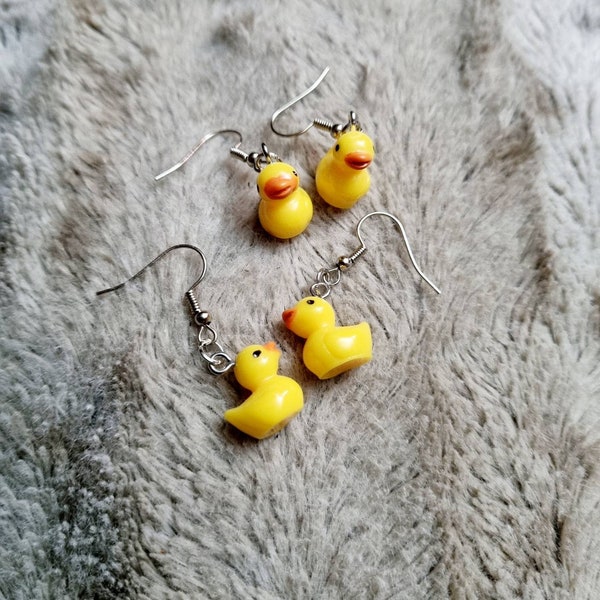 Boucles d'oreilles petit canard en caoutchouc, accrocher un canard, boucles d'oreilles canard en résine, mignons petits canards, boucles d'oreilles originales, fête foraine, heure du bain, boucles d'oreilles amusantes