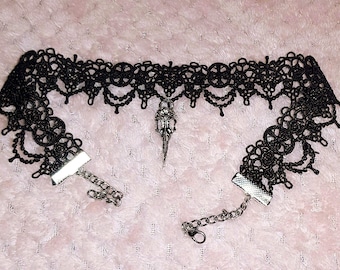 Gorgeous black lace choker, gothic aesthetic, crow skull choker, glam goth, steampunk, gothic vibes, gothic style choker, gothic bride