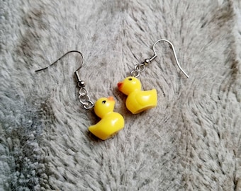 Kleine Quietscheentchen Ohrringe, Haken eine Ente, Entenohrringe, süße kleine Entchen, lustige Ohrringe, Kirmes, Badezeit, lustige Ohrringe