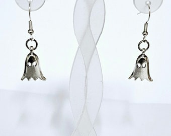 Ghost earrings, cute ghosts earrings, spooky earrings, Halloween earrings, Halloween costume, spooky ghost dangle earrings