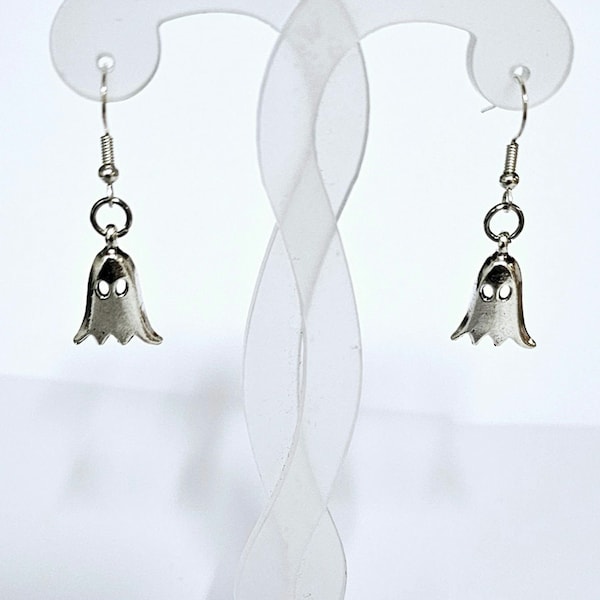 Ghost earrings, cute ghosts earrings, spooky earrings, Halloween earrings, Halloween costume, spooky ghost dangle earrings