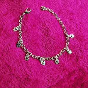 Braccialetto con ciondolo a forma di teschio, grazioso bracciale con piccolo teschio spettrale