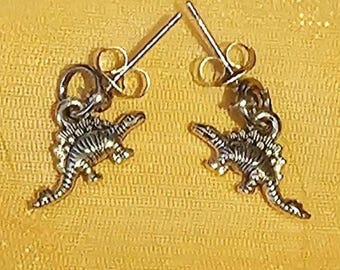 Niedliche kleine Dinosaurier Ohrstecker, Stegosaurus Ohrringe, niedliche Ohrstecker