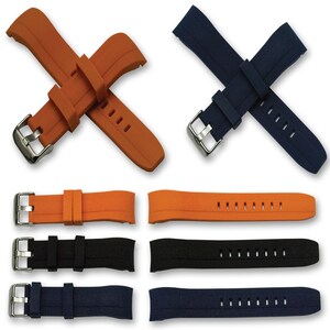 Puede incluir: Una colecci&oacute;n de correas de reloj en varios colores, incluyendo naranja, azul marino y negro. Las correas est&aacute;n hechas de un material flexible y cuentan con hebillas de acero inoxidable. La imagen muestra varias correas, algunas cruzadas y otras dispuestas individualmente.