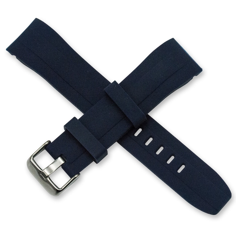 Puede incluir: Correa de reloj azul marino con hebilla de acero inoxidable. La correa est&aacute; hecha de un material flexible y presenta m&uacute;ltiples orificios de ajuste. La correa del reloj est&aacute; dise&ntilde;ada para ser duradera y c&oacute;moda para el uso diario.