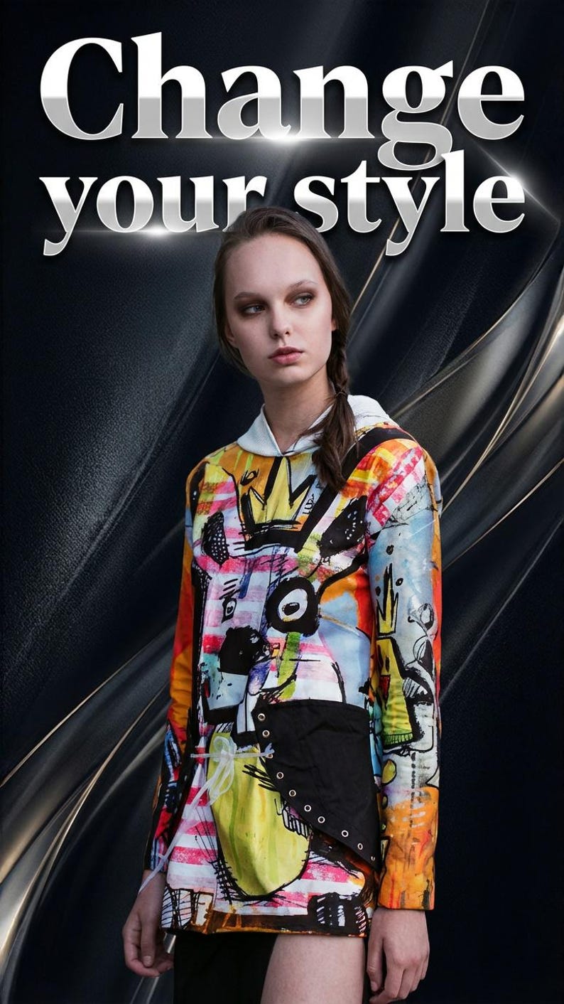 Może przedstawiać: Kobieta w kolorowej bluzie z kapturem z napisem "Change your style". Bluza ma żywy, abstrakcyjny wz&oacute;r i czarny panel. Tło to ciemny, teksturowany wz&oacute;r.