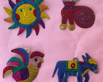 Ornement mexicain (ornement en étain perforé à la main, sacré-cœur Milagro, art populaire mexicain coloré, breloque Milagros, ensemble de décorations de Noël)