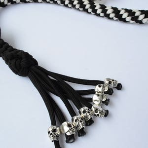 550 Paracord Motorcycle Whip Get Back Whip 1" Ball & Skulls 36" - Gray / Black E - Foto 2