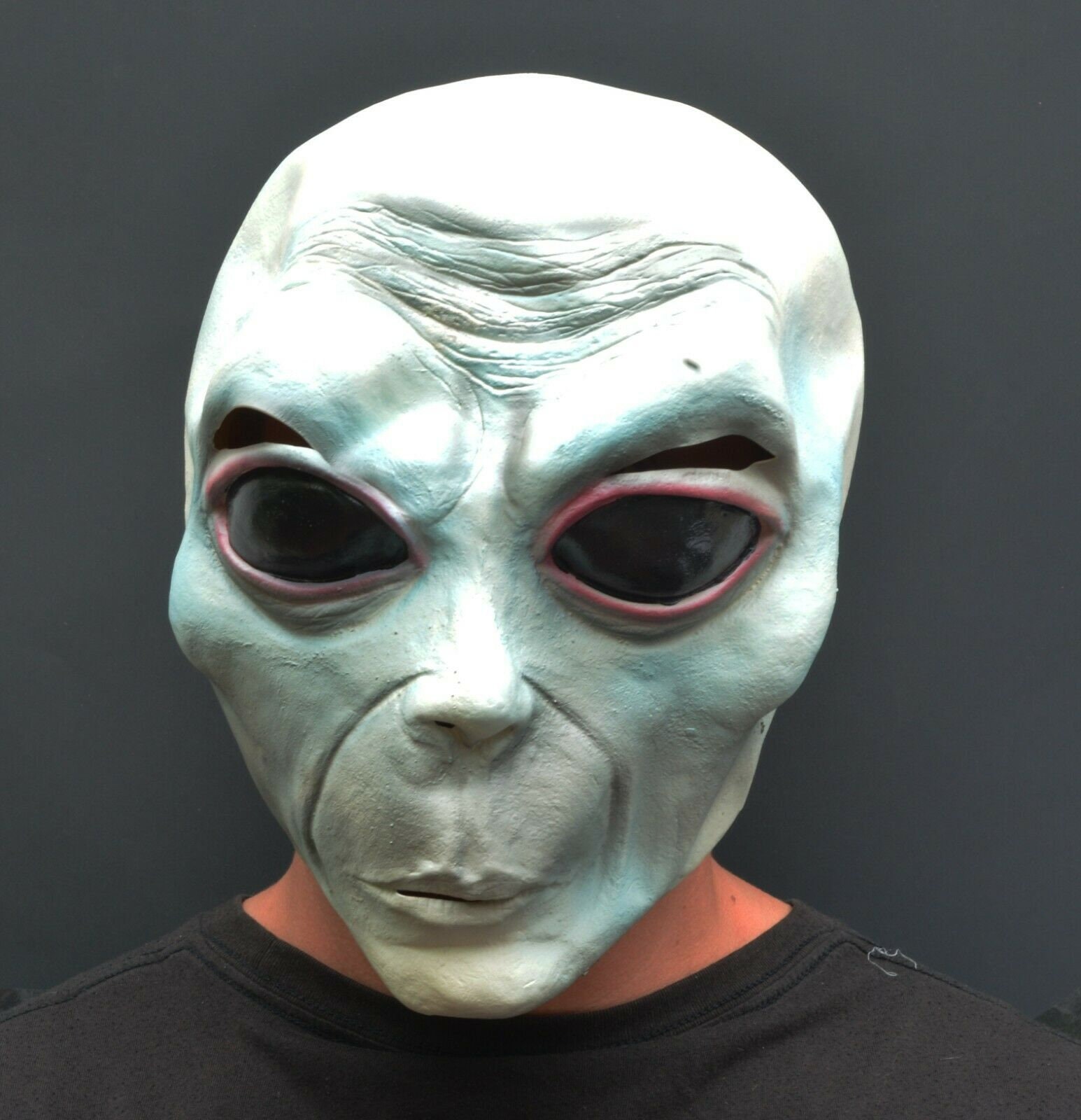 Máscara de extraterrestre realista de látex para Halloween, efecto  brillante, disfraz de fiesta de carnaval, OVNI elegante, multicolor,  Multicolorido