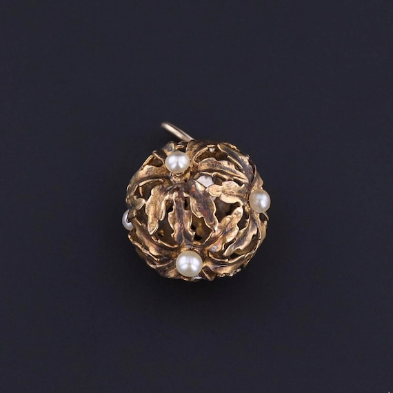 Antique Flower Pendant of 14k Gold - image 3