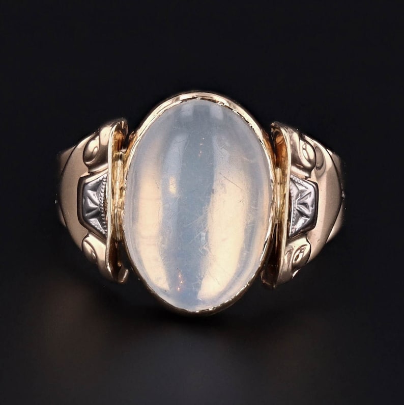 Vintage Oval Moonstone Ring of 10k Gold image 1