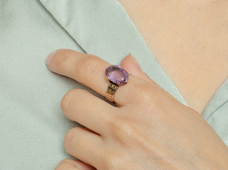 Antique Amethyst Ring of 9ct Gold image 5