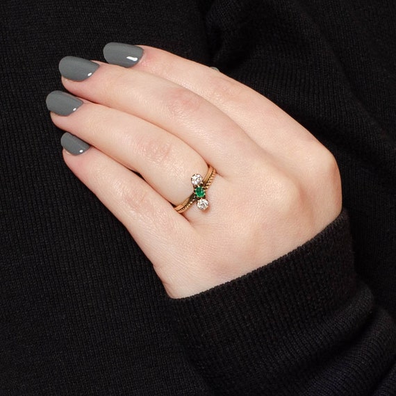 Antique Emerald and Diamond Ring of 14k Gold - image 5