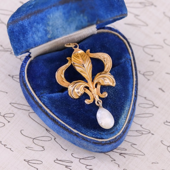 Antique Iris Pendant of 10k Gold - Gem