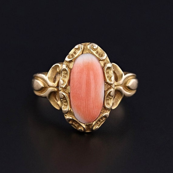 Antique Coral Ring of 14k Gold Gem