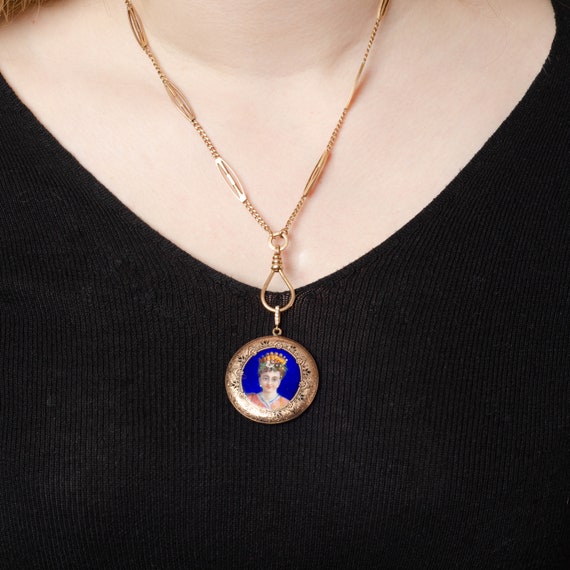 Antique Enamel Woman Pendant of 14k Gold - image 3