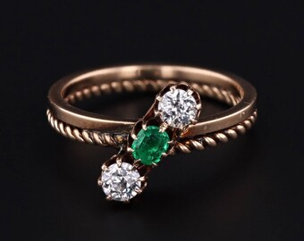 Antique Emerald and Diamond Ring of 14k Gold