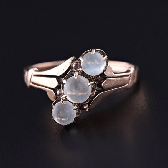 Antique Moonstone Ring of 10k Gold