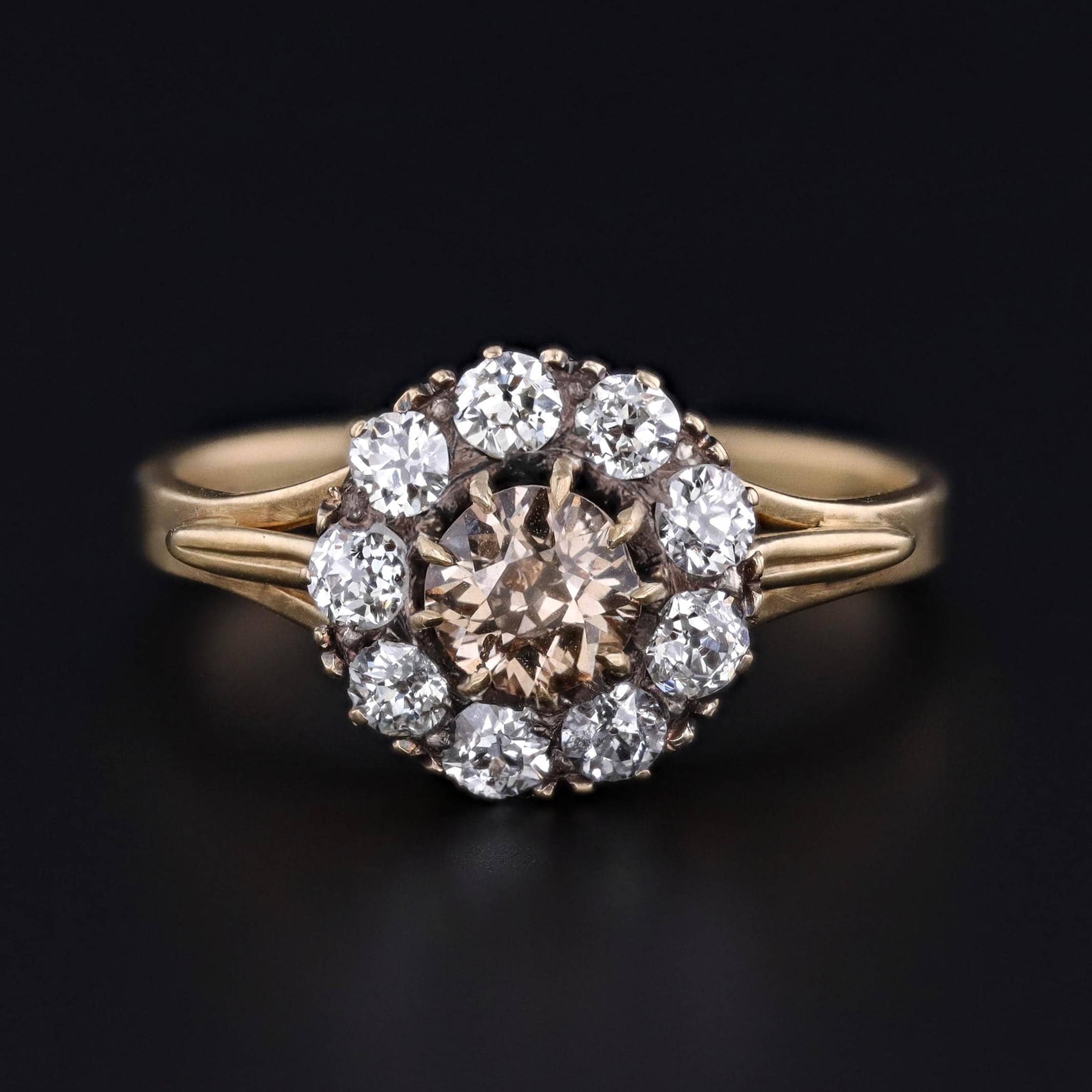 Antique Diamond Cluster Ring of 18k Gold