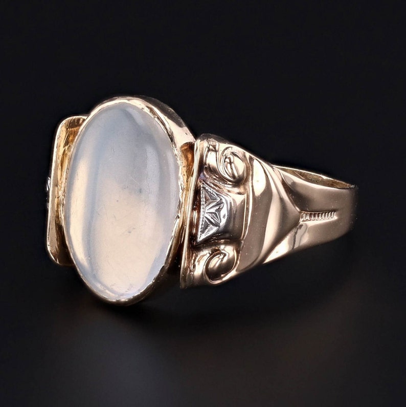 Vintage Oval Moonstone Ring of 10k Gold image 2