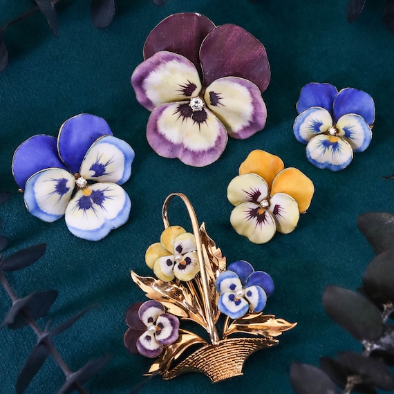 Antique Enamel Pansy Brooch of 14k Gold - image 4