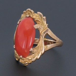 Art Nouveau Oval Coral Ring of 10k Gold image 2