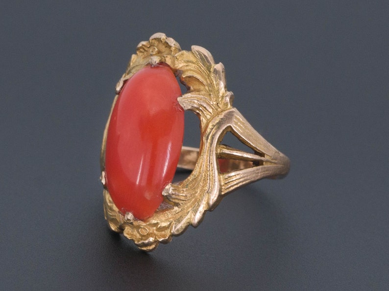 Art Nouveau Oval Coral Ring of 10k Gold image 2