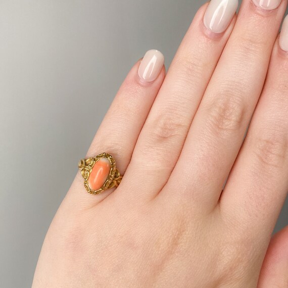 Antique Coral Ring of 14k Gold Gem