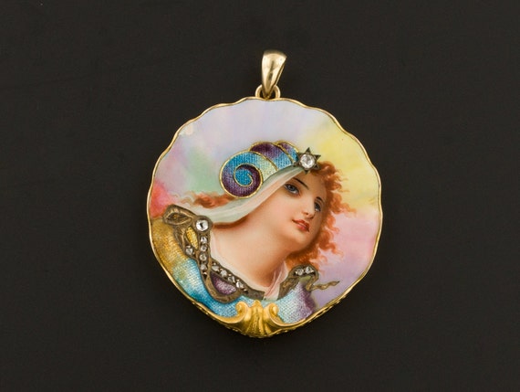 Art Nouveau Pendant | Art Nouveau Lady | Antique E