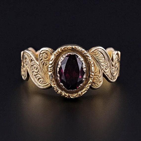 Antique Garnet Ring of 9ct Gold