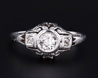 Art Deco Diamond Engagement Ring of 18k White Gold