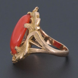 Art Nouveau Oval Coral Ring of 10k Gold image 3