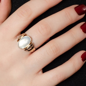 Vintage Oval Moonstone Ring of 10k Gold image 5