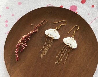 Cloud earrings in mother-of-pearl and gold-plated chain