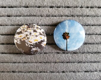 1' pin-back button pins- White Daisies, Palm Tree