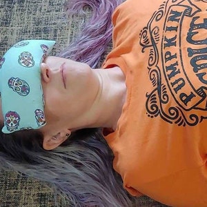 Reusable hot and cold herbal pillow