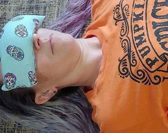 Reusable hot and cold herbal pillow