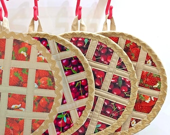 Fruit Pie Potholder/Trivet 8 inch Lattice Pie with Hanging Loop