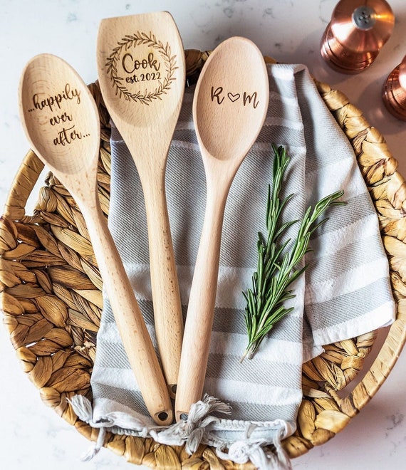 Kitchen Decor and Supplies Bee Wooden Spoons Spatula Set Bee Themed Cooking  Utensils Non Stick Carve Spoons Burned Cookware Kitchen Gadget Kit  Housewarming Gift Chef Present Funny Kitchen Decor 