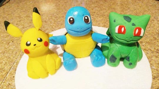 Decopac Pokémon Kit de décoration de gâteau lumineux Pikachu : :  Jeux et Jouets