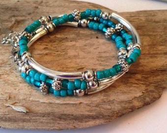 Zilveren buis wrap armband, turquoise en zilveren kralen wrap, gelaagdheid armband, Boho, inspirerende ketting, zilveren buis wrap, Boho wrap