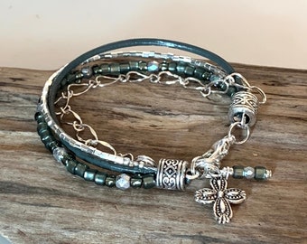Leather beaded bracelet, Silver, gray Boho bracelet, Gift ,Beaded Boho Bracelet with Chain, Seed Bead Wrap with Charm,