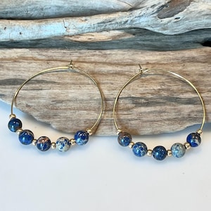 Créoles en or, boucles d&#39;oreilles en jaspe, boucles d&#39;oreilles en pierre de jaspe bleu, bohème, boucles d&#39;oreilles en pierre de jaspe de guérison