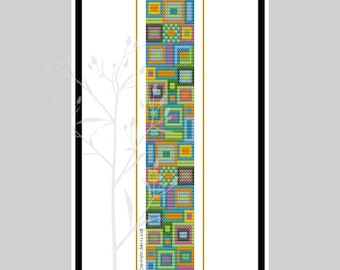 El PDF de Crazy Quilt incluye un gráfico a color e instrucciones fila por fila. La pieza tejida mide aproximadamente 2,5 x 15 cm.